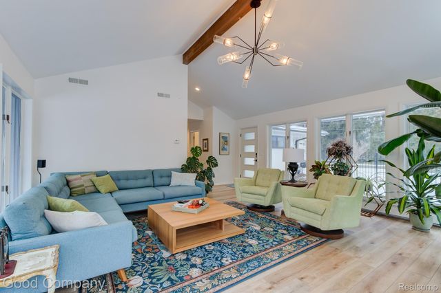 805 N Pemberton Road, Bloomfield Hills, MI 48302