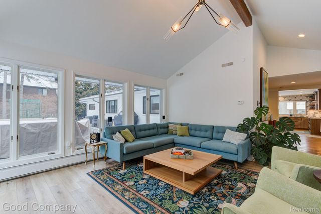 805 N Pemberton Road, Bloomfield Hills, MI 48302