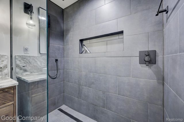 805 N Pemberton Road, Bloomfield Hills, MI 48302