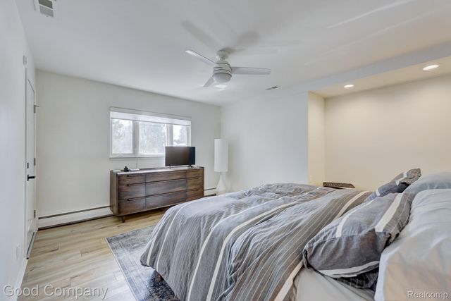 805 N Pemberton Road, Bloomfield Hills, MI 48302