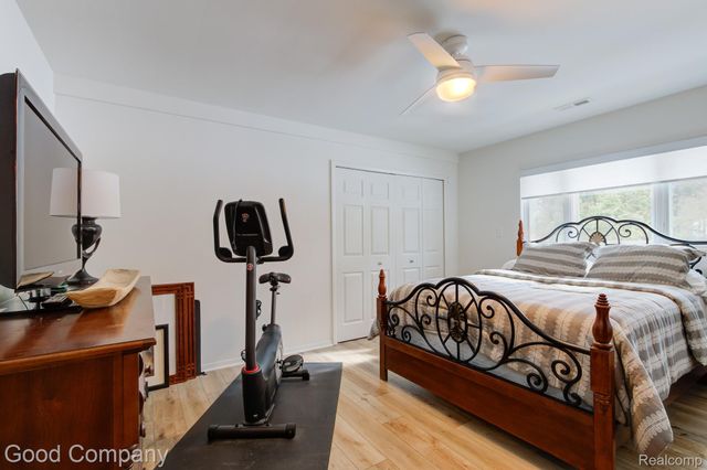 805 N Pemberton Road, Bloomfield Hills, MI 48302