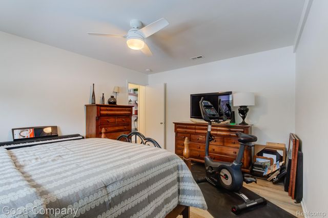 805 N Pemberton Road, Bloomfield Hills, MI 48302