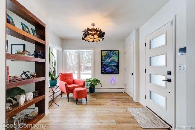 805 N Pemberton Road, Bloomfield Hills, MI 48302