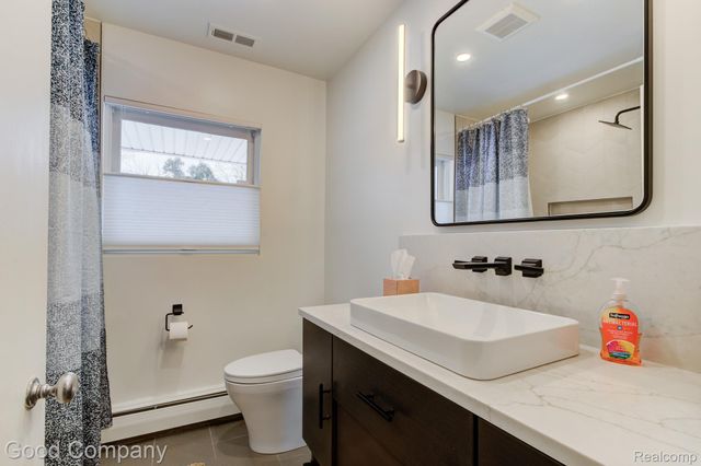 805 N Pemberton Road, Bloomfield Hills, MI 48302