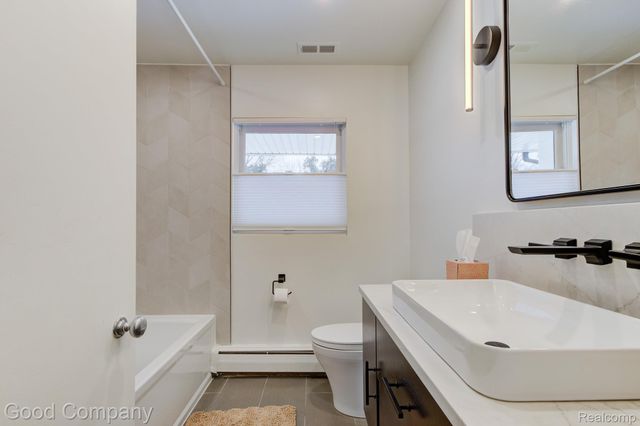 805 N Pemberton Road, Bloomfield Hills, MI 48302