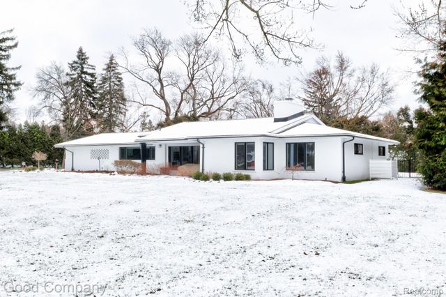 805 N Pemberton Road, Bloomfield Hills, MI 48302