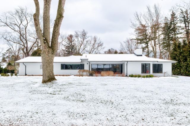 805 N Pemberton Road, Bloomfield Hills, MI 48302