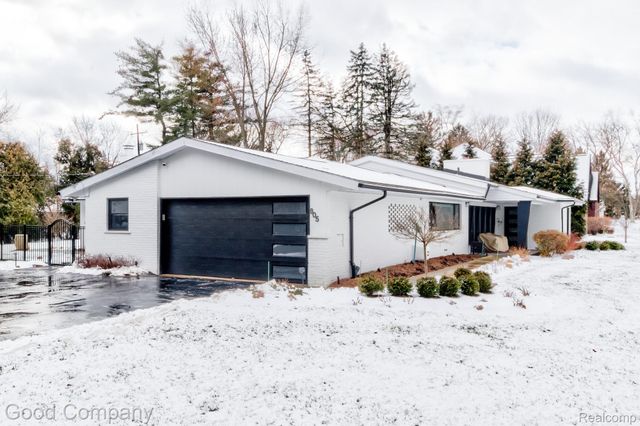 805 N Pemberton Road, Bloomfield Hills, MI 48302
