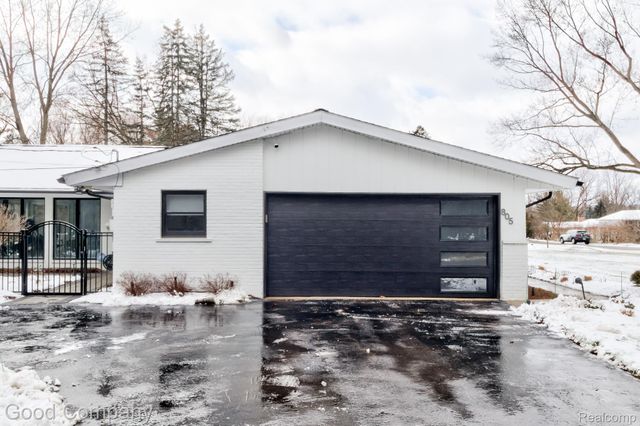 805 N Pemberton Road, Bloomfield Hills, MI 48302