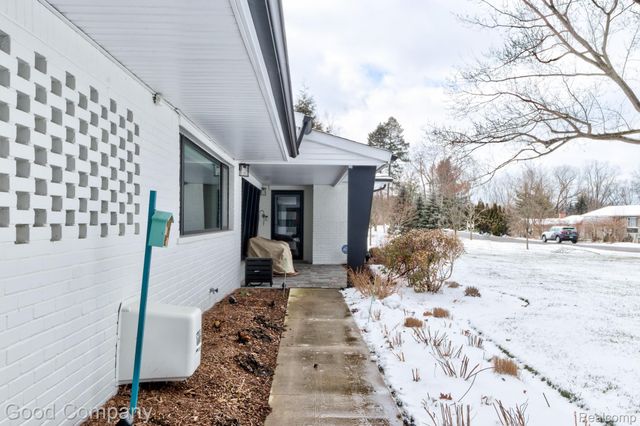 805 N Pemberton Road, Bloomfield Hills, MI 48302