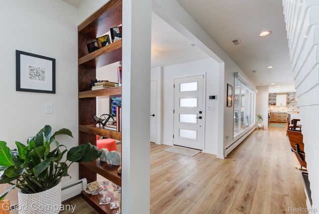 805 N Pemberton Road, Bloomfield Hills, MI 48302