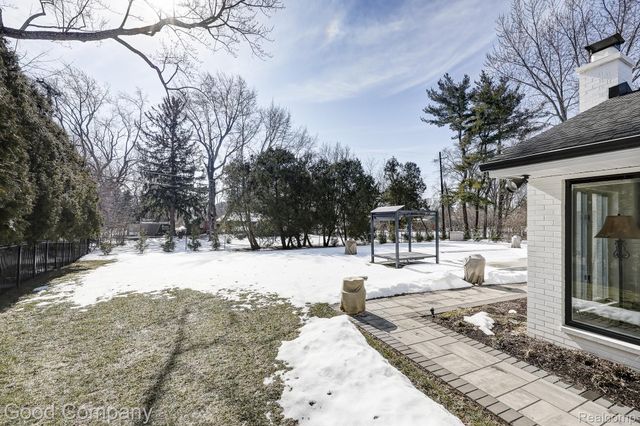 805 N Pemberton Road, Bloomfield Hills, MI 48302