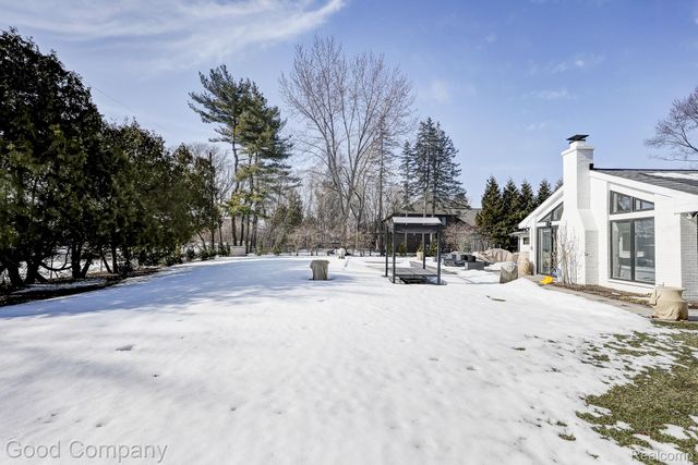 805 N Pemberton Road, Bloomfield Hills, MI 48302