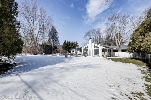 805 N Pemberton Road, Bloomfield Hills, MI 48302