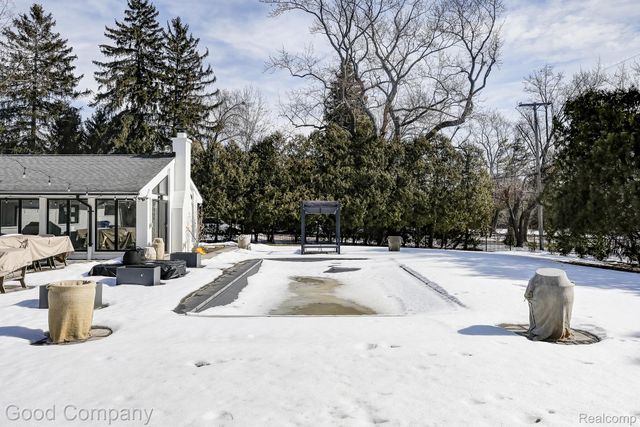 805 N Pemberton Road, Bloomfield Hills, MI 48302