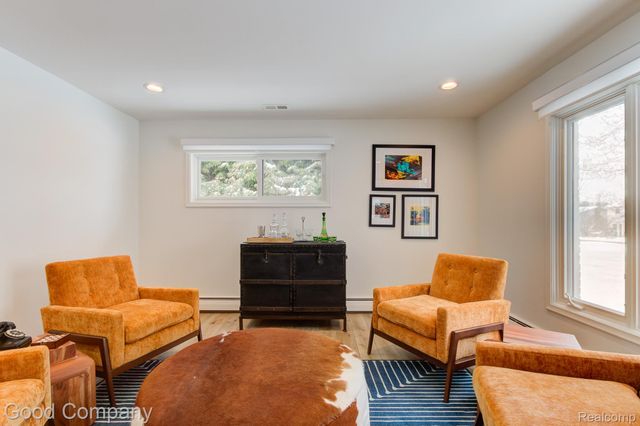 805 N Pemberton Road, Bloomfield Hills, MI 48302