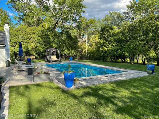 805 N Pemberton Road, Bloomfield Hills, MI 48302