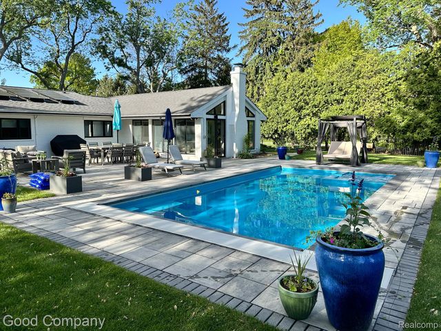 805 N Pemberton Road, Bloomfield Hills, MI 48302