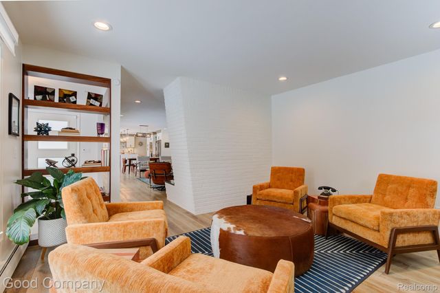 805 N Pemberton Road, Bloomfield Hills, MI 48302