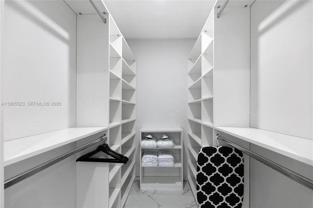 2376 NW 2nd St, Miami, FL 33125