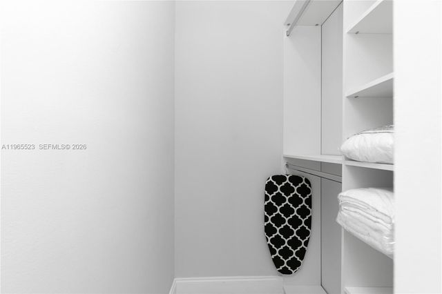 2376 NW 2nd St, Miami, FL 33125