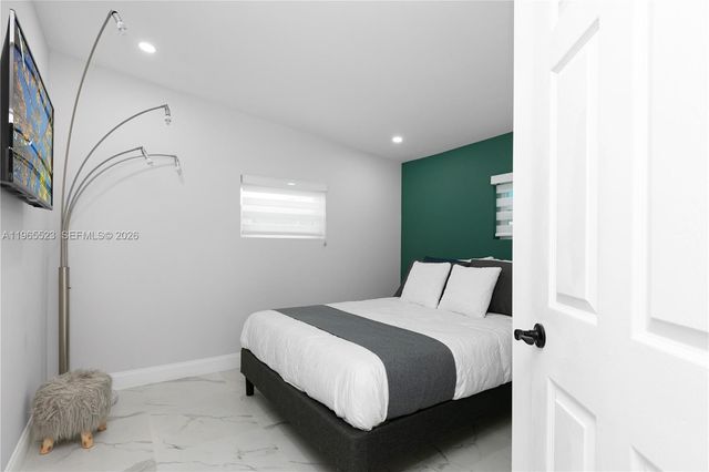 2376 NW 2nd St, Miami, FL 33125