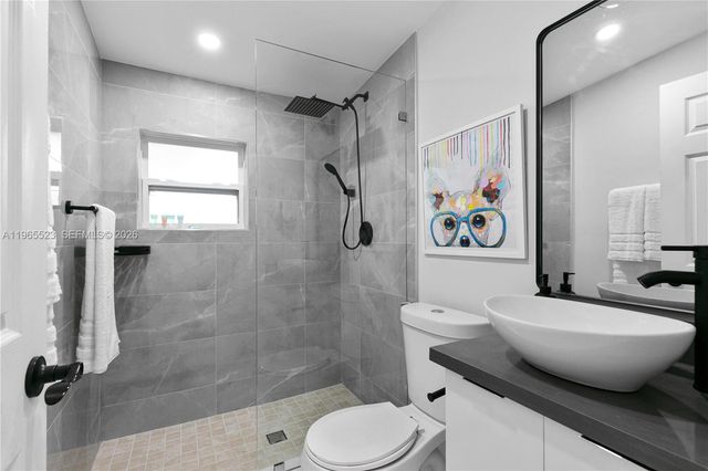 2376 NW 2nd St, Miami, FL 33125