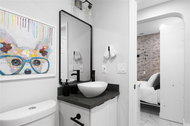 2376 NW 2nd St, Miami, FL 33125