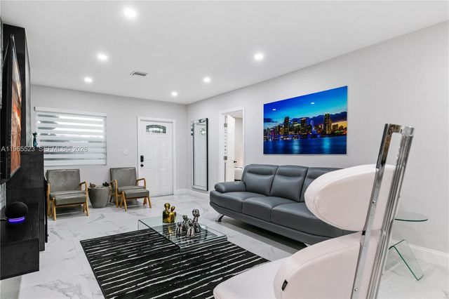 2376 NW 2nd St, Miami, FL 33125