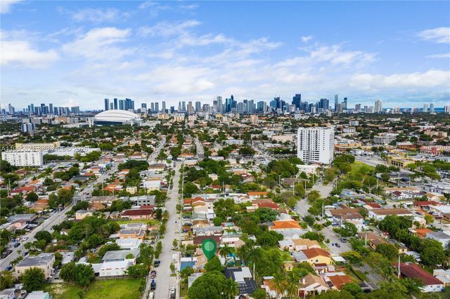 2376 NW 2nd St, Miami, FL 33125