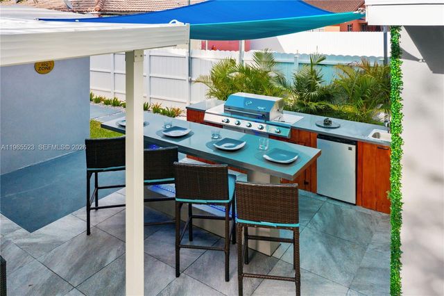 2376 NW 2nd St, Miami, FL 33125