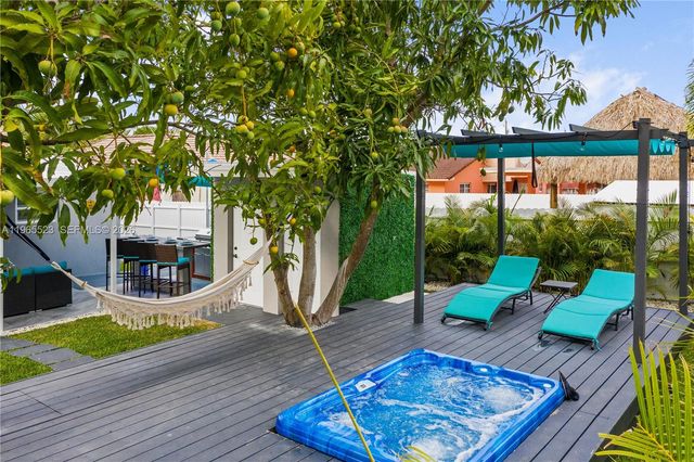 2376 NW 2nd St, Miami, FL 33125