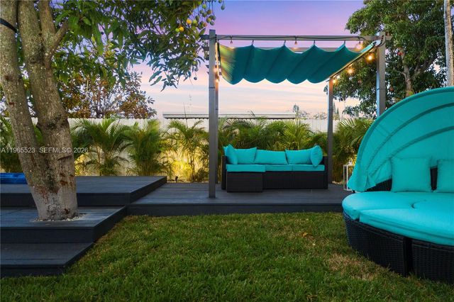 2376 NW 2nd St, Miami, FL 33125