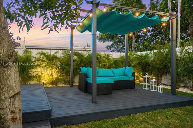 2376 NW 2nd St, Miami, FL 33125