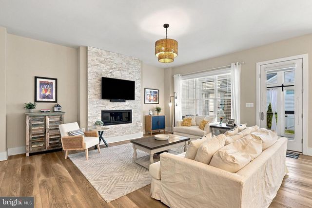 42724 CUSHING TER, Ashburn, VA 20148