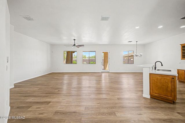3911 E Ruffian Road, Tucson, AZ 85739