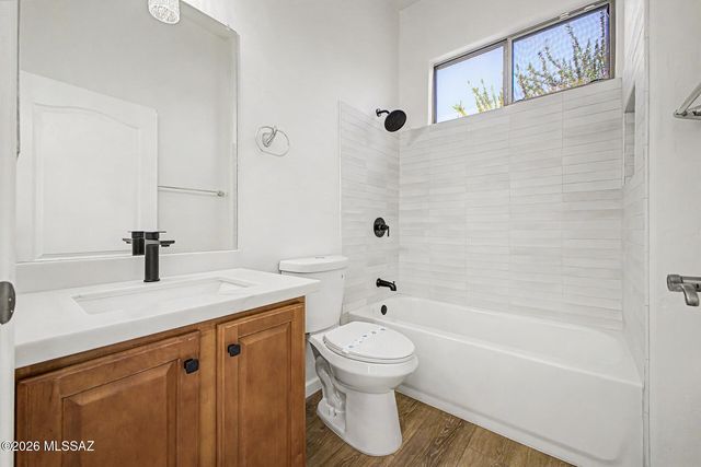3911 E Ruffian Road, Tucson, AZ 85739