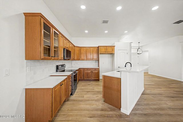 3911 E Ruffian Road, Tucson, AZ 85739