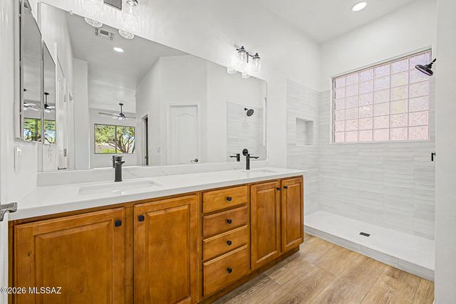 3911 E Ruffian Road, Tucson, AZ 85739