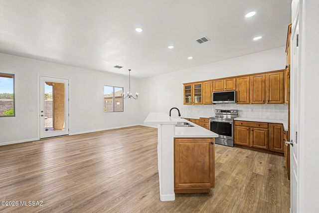 3911 E Ruffian Road, Tucson, AZ 85739
