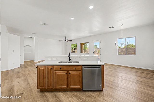 3911 E Ruffian Road, Tucson, AZ 85739