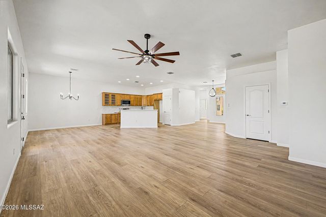 3911 E Ruffian Road, Tucson, AZ 85739