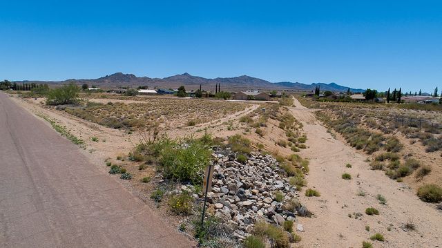 7354 E Blazed Ridge Drive, Kingman, AZ 86401