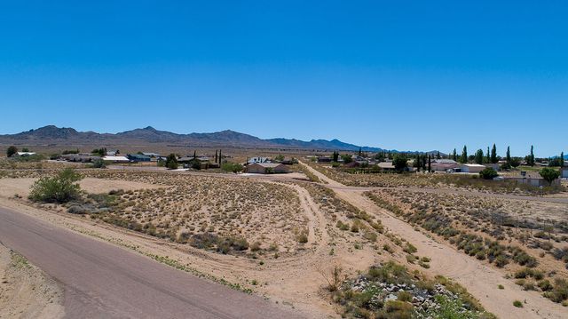 7354 E Blazed Ridge Drive, Kingman, AZ 86401