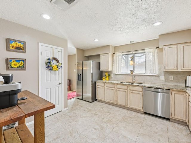 16755 Schooners Way, Friendswood, TX 77546