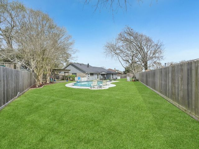 16755 Schooners Way, Friendswood, TX 77546