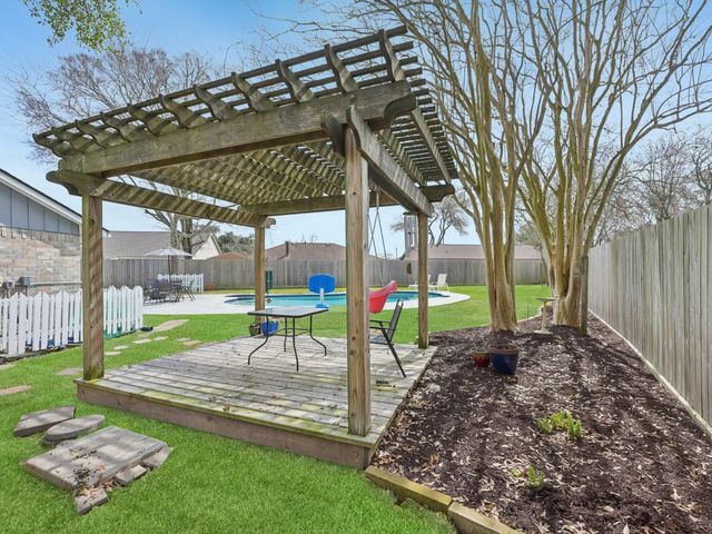 16755 Schooners Way, Friendswood, TX 77546