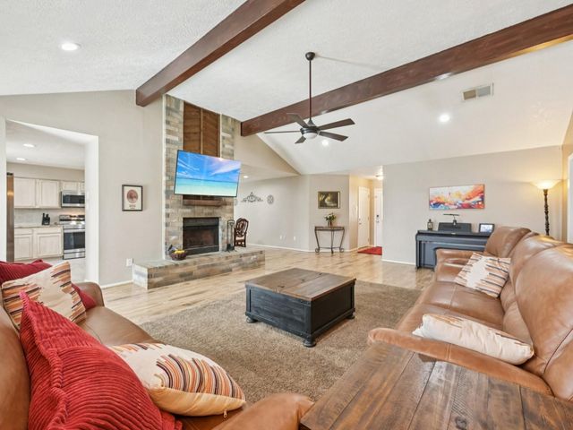 16755 Schooners Way, Friendswood, TX 77546