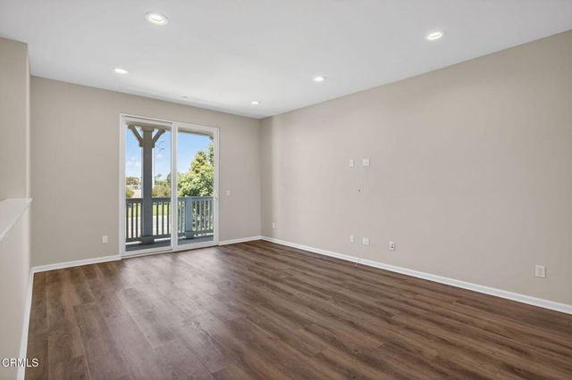 1952 Victoria Avenue, Oxnard, CA 93035