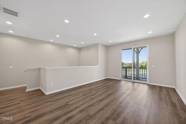 1952 Victoria Avenue, Oxnard, CA 93035